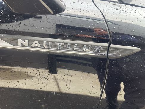 Used 2019 Lincoln Nautilus Reserve image 13