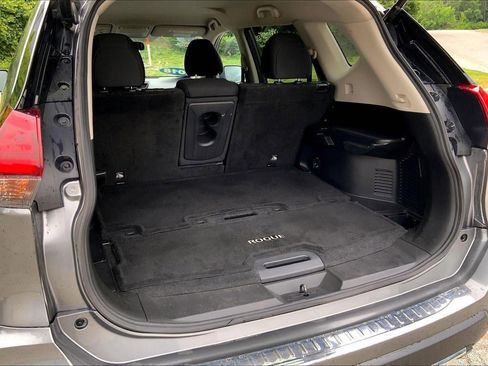 Used 2018 Nissan Rogue SV AWD/4WD image 4