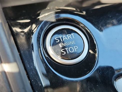 Used 2025 Nissan Versa SV w/ Trunk Package image 32