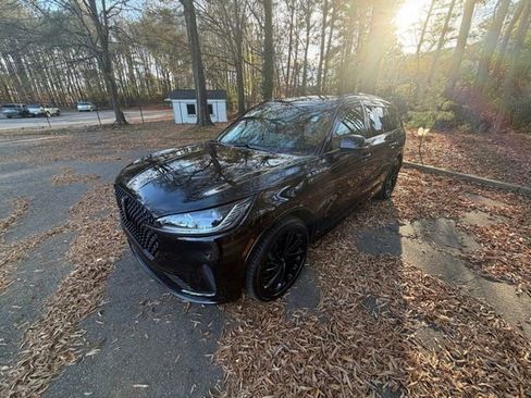 Certified 2025 Lincoln Aviator Reserve w/ Equipment Group 201A image 2