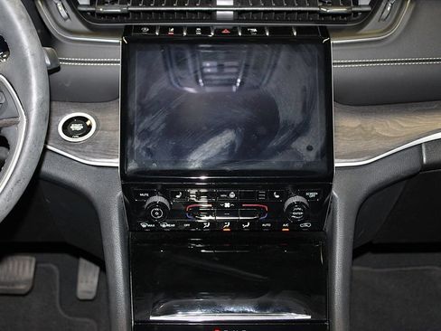 Certified 2023 Jeep Grand Cherokee L Limited AWD/4WD image 14