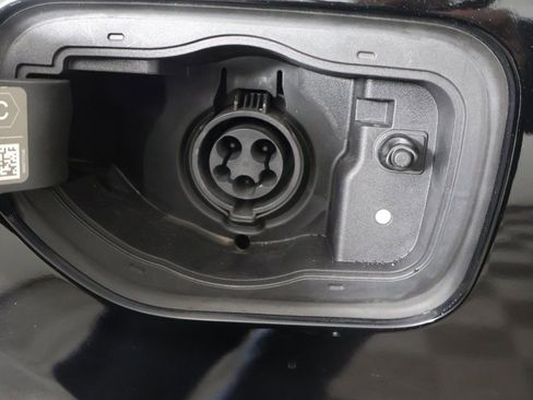 Used 2023 Jeep Grand Cherokee Overland w/ Advanced Protech Group III image 21