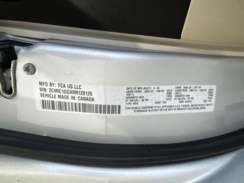 Used 2024 Chrysler Pacifica Limited FWD image 43