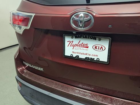 Used 2014 Toyota Highlander XLE AWD/4WD image 8