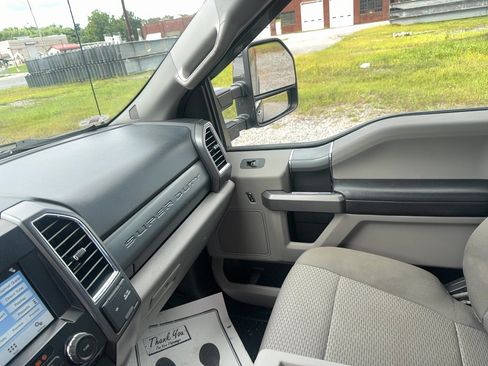 Used 2017 Ford F250 XLT w/ XLT Premium Package AWD/4WD image 13