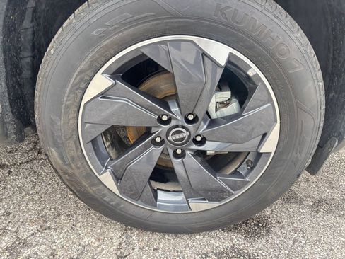 Used 2025 Nissan Rogue SV FWD image 32