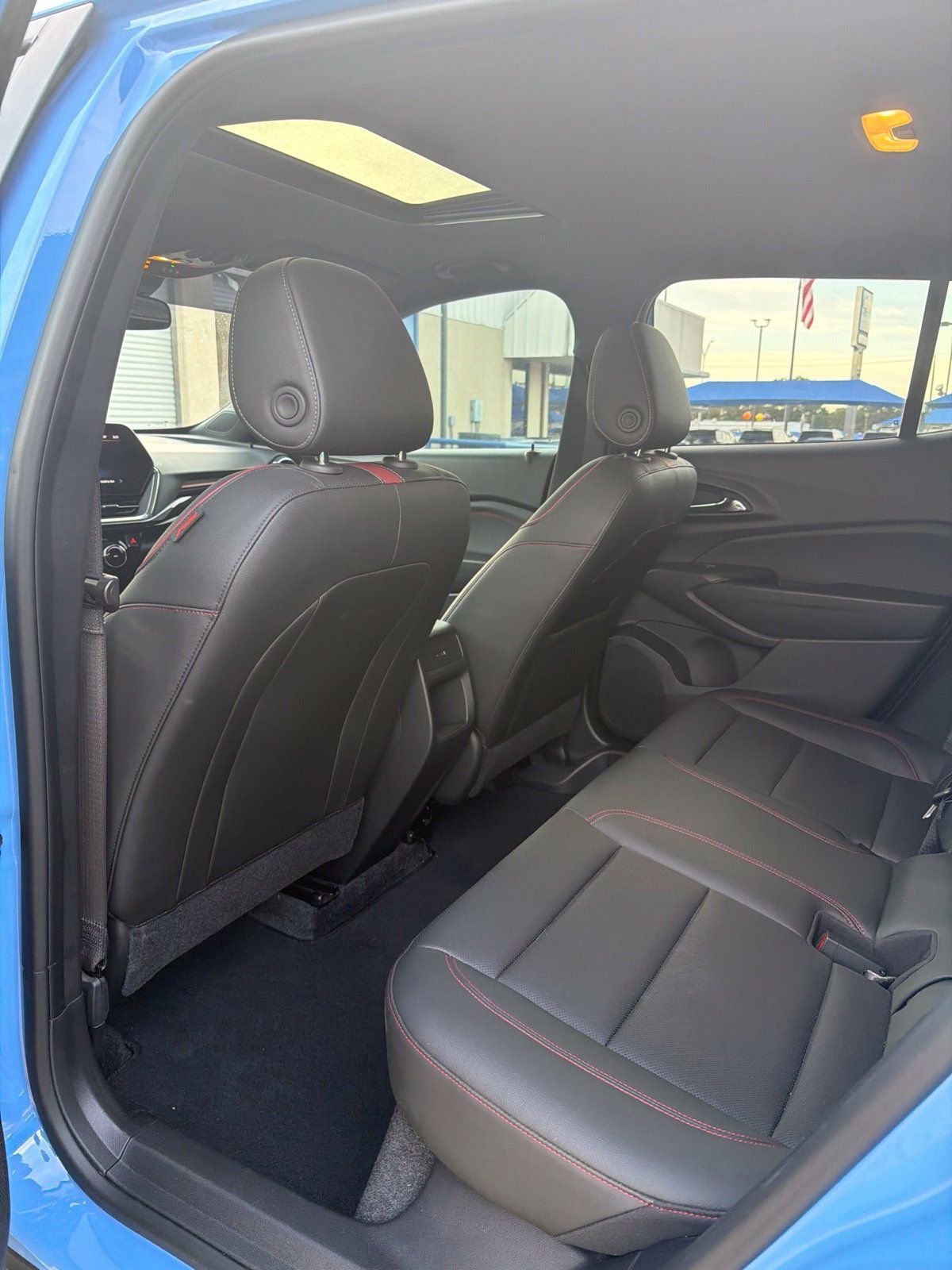 Used 2024 Chevrolet Trax RS w/ Sunroof Package FWD image 5