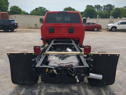 Used 2022 RAM 5500 Tradesman w/ Chrome Appearance Group RWD image 11