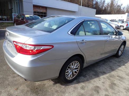 Certified 2017 Toyota Camry LE image 3