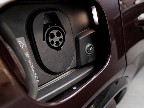 New 2024 Porsche Macan Turbo Electric image 31