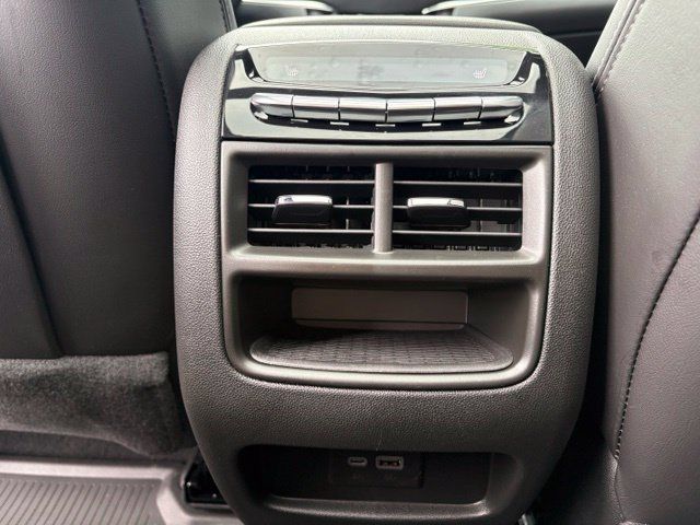 Certified 2024 Cadillac XT5 Premium Luxury w/ LPO, Floor Liner Package AWD/4WD image 18