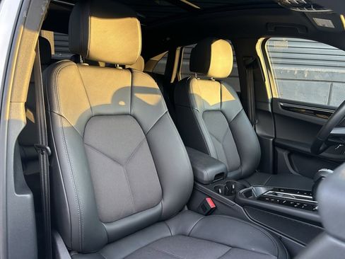 Certified 2025 Porsche Macan image 22