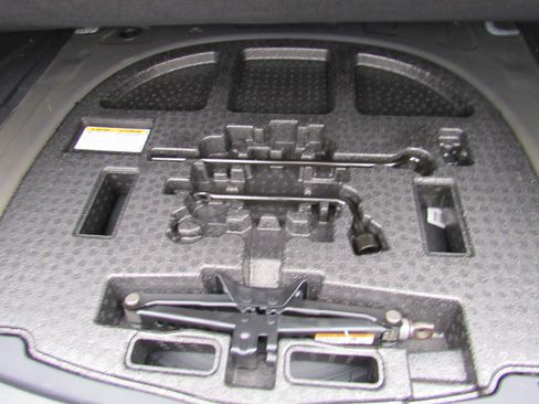 Used 2019 Toyota Avalon Limited image 45