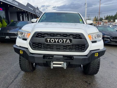 Used 2020 Toyota Tacoma SR5 image 3