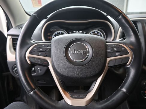 Used 2017 Jeep Cherokee Latitude w/ Comfort/Convenience Group image 11