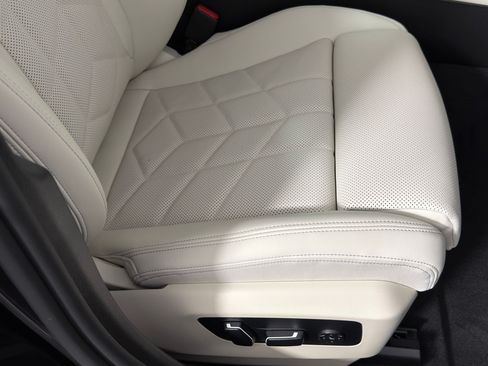 Used 2026 BMW 530i w/ Convenience Package RWD image 32