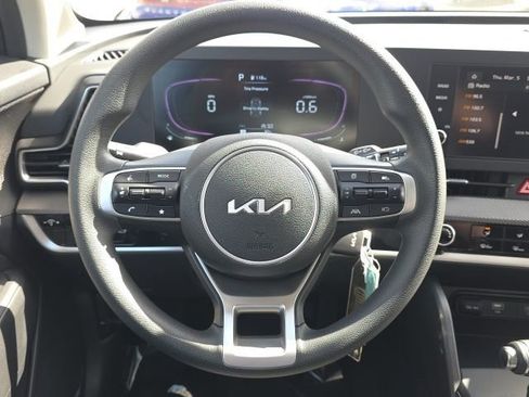 Used 2025 Kia Sportage LX image 9