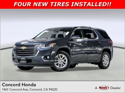 Used 2021 Chevrolet Traverse LT image 1
