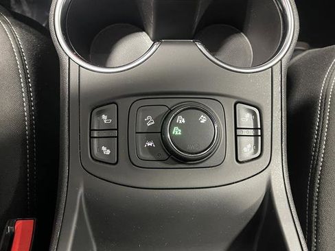 Used 2024 GMC Terrain SLE w/ Driver Convenience Package image 31