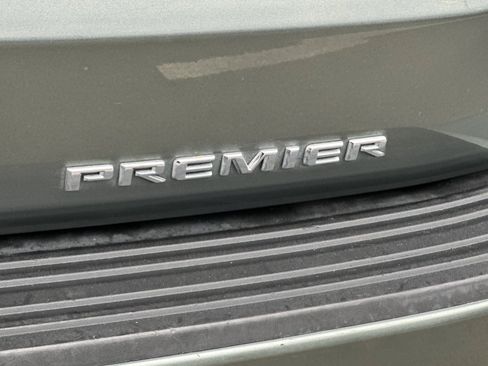 Used 2023 Chevrolet Suburban Premier image 12