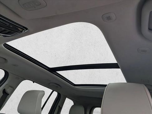 Used 2023 Jeep Grand Cherokee Overland w/ Luxury Tech Group IV AWD/4WD image 18