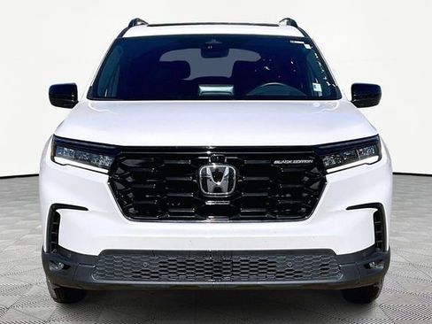 Used 2025 Honda Pilot Black Edition image 2