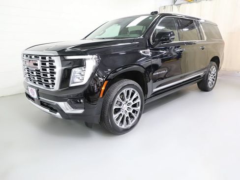 Used 2025 GMC Yukon XL Denali w/ Denali Reserve Package AWD/4WD image 14