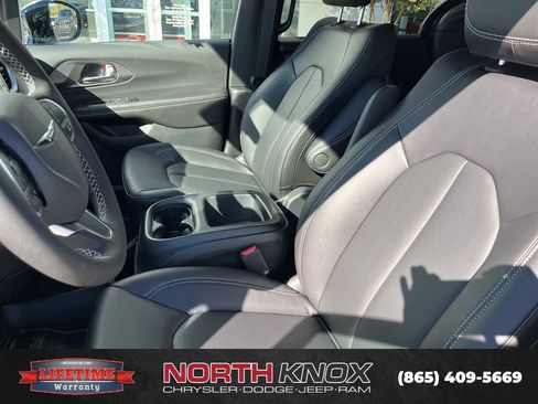 New 2026 Chrysler Voyager LX image 4