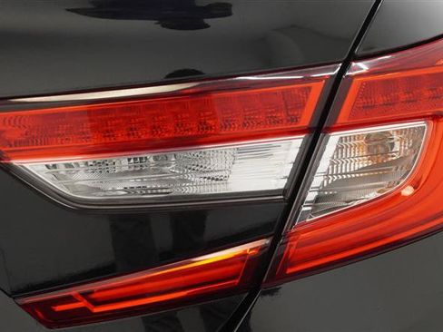 Used 2019 Honda Accord LX image 27