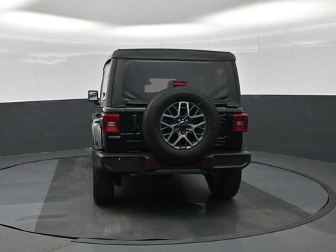 Used 2025 Jeep Wrangler Unlimited Sahara AWD/4WD image 8