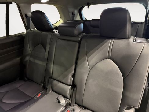 Used 2025 Toyota Grand Highlander XLE image 14