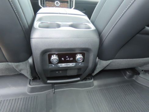 Used 2025 GMC Acadia Denali w/ Super Cruise Package FWD image 21