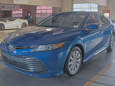 Used 2020 Toyota Camry LE FWD image 2