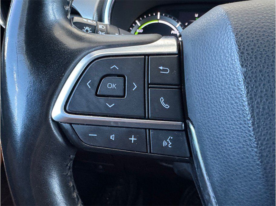 Used 2021 Toyota Highlander Platinum FWD image 14