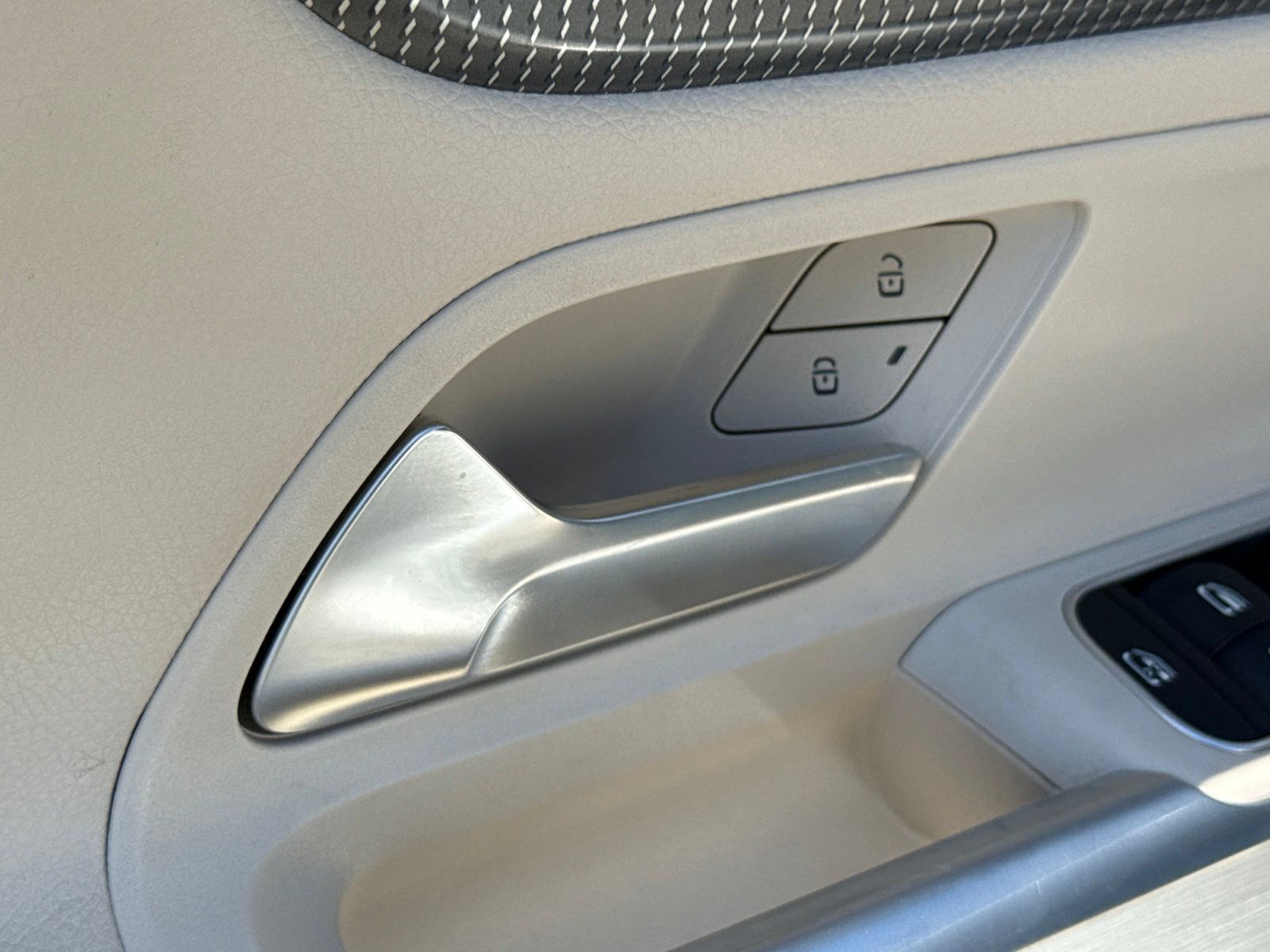 Used 2022 Mercedes-Benz GLB 250 image 23