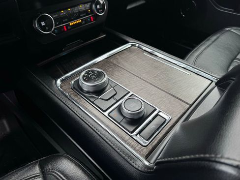 Used 2020 Ford Expedition Limited image 29