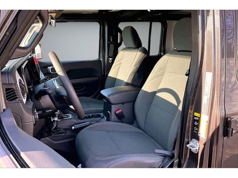 Certified 2025 Jeep Wrangler Unlimited Sahara AWD/4WD image 23