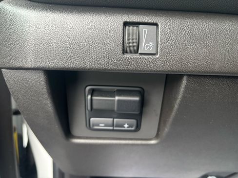 Used 2023 Chevrolet Colorado LT w/ LT Convenience Package III image 16