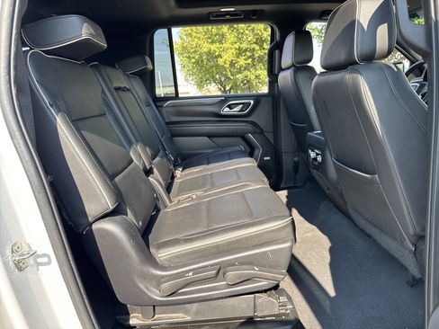 Used 2022 GMC Yukon XL SLT w/ SLT Luxury Package AWD/4WD image 24