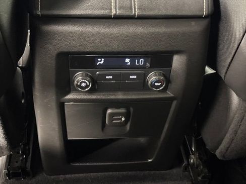 Used 2022 Chevrolet Traverse LT AWD/4WD image 26