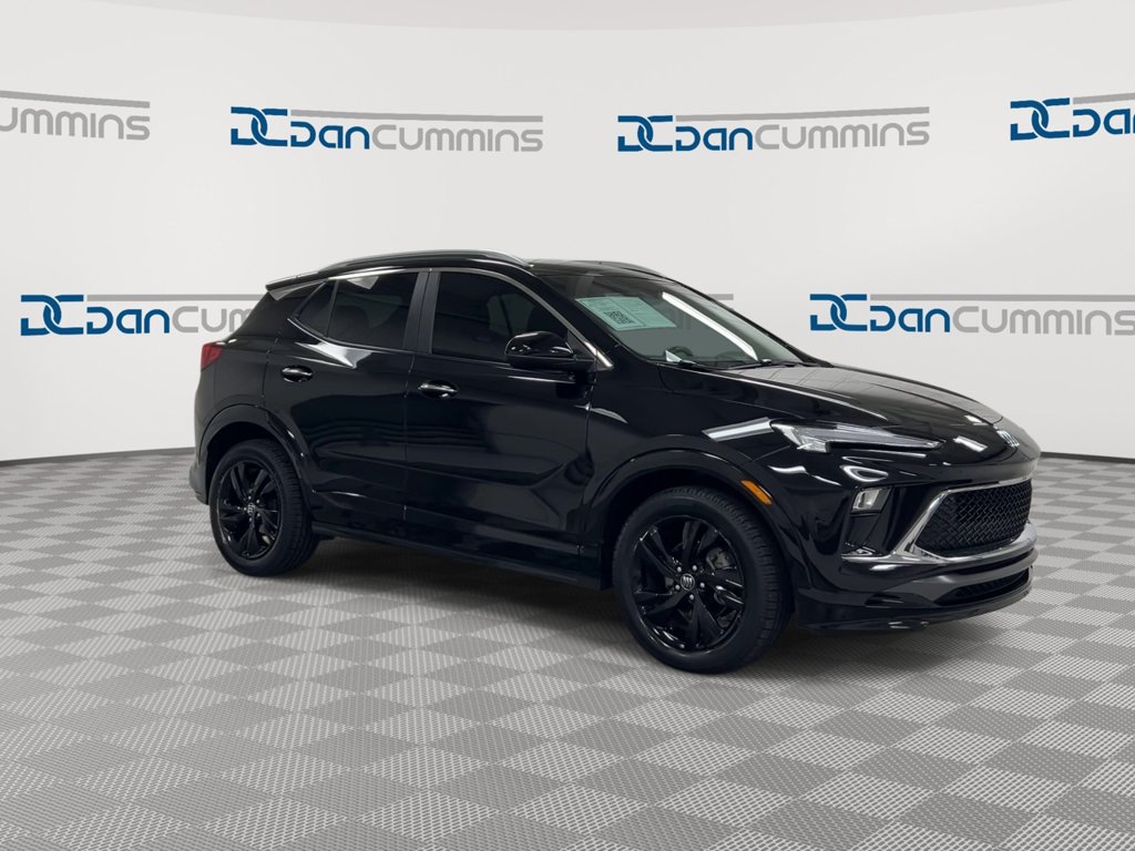 Used 2025 Buick Encore GX Sport Touring FWD image 2