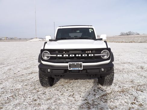 New 2024 Ford Bronco Outer Banks image 3
