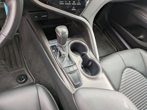 Used 2024 Toyota Camry SE FWD image 13