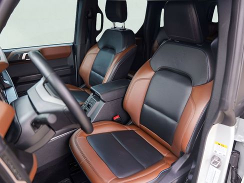 Used 2024 Ford Bronco Outer Banks AWD/4WD image 10
