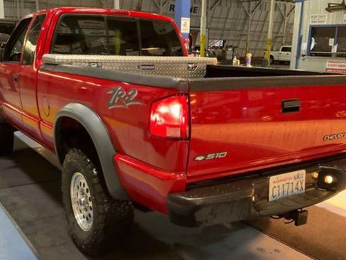 Used 2002 Chevrolet S10 Pickup LS w/ LS Preferred Equipment Group image 4