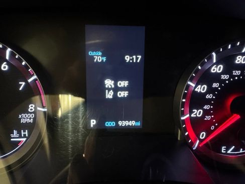Used 2021 Toyota Highlander LE AWD/4WD image 4
