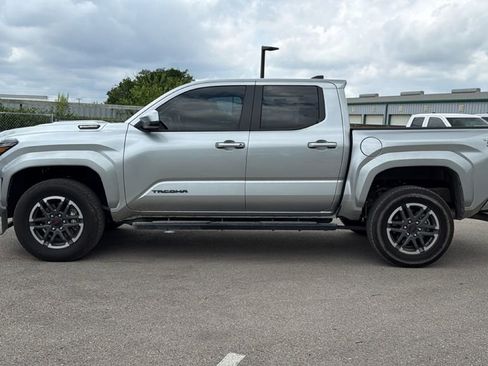 Used 2025 Toyota Tacoma TRD Sport AWD/4WD image 10