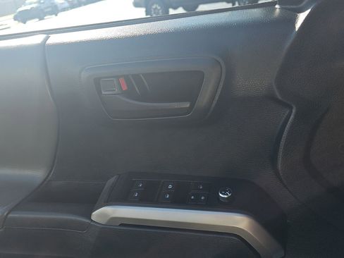 Used 2016 Toyota Tacoma SR5 w/ Towing Package image 23