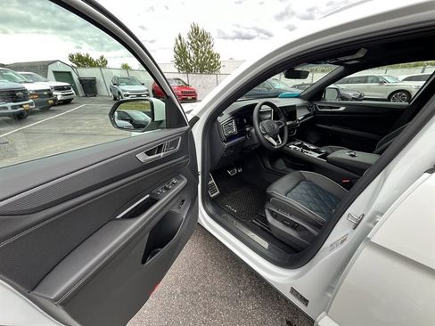 Used 2026 Volkswagen Atlas Cross Sport SEL Premium R-Line AWD/4WD image 17