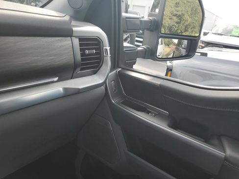 Used 2025 Ford F150 Lariat w/ Equipment Group 501A Mid image 30